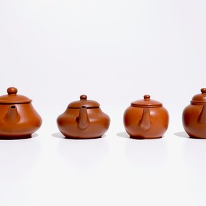 Four small Chinese Yixing teapots and covers, 19/20th C. — photo 3
