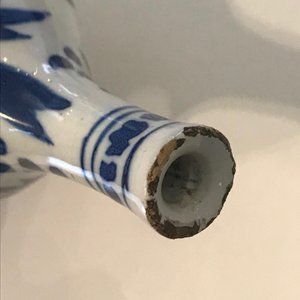 Four small Dutch Delft blue and white and cashmere palette vases, late 17th C. — 照片 12
