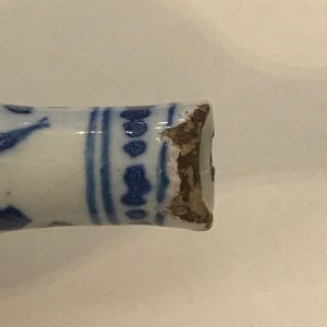 Four small Dutch Delft blue and white and cashmere palette vases, late 17th C. — 照片 15