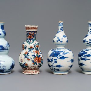 Four small Dutch Delft blue and white and cashmere palette vases, late 17th C. — 照片 2