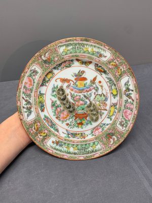 Four unusual Chinese Canton famille rose plates, 19/20th C. — 照片 1