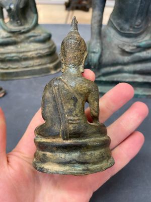 Four various Burmese bronze Buddhas, 15/17th C. — photo 2