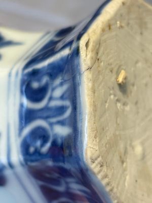 Four various Chinese blue and white vases, Transitional period — photo 6