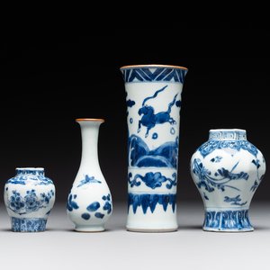 Four various Chinese blue and white vases, Transitional period — photo 1