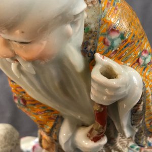 Four various Chinese famille rose figures, three with impressed marks, 19/20th C. — photo 13