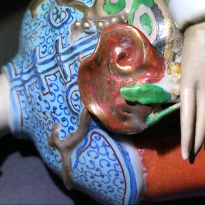 Four various Chinese famille rose figures, three with impressed marks, 19/20th C. — photo 15