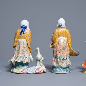 Four various Chinese famille rose figures, three with impressed marks, 19/20th C. — photo 4