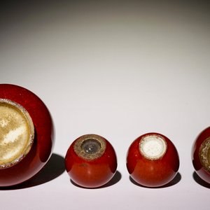 Four various Chinese monochrome sang-de-boeuf-glazed vases, 19/20th C. — 照片 4