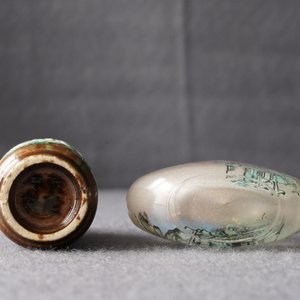 Four various Chinese porcelain and glass snuff bottles, 19/20th C. — 照片 12