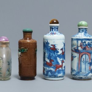 Four various Chinese porcelain and glass snuff bottles, 19/20th C. — 照片 4