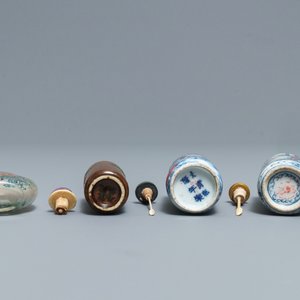 Four various Chinese porcelain and glass snuff bottles, 19/20th C. — 照片 6