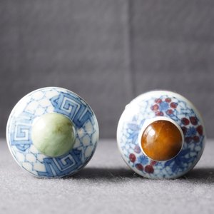 Four various Chinese porcelain and glass snuff bottles, 19/20th C. — 照片 10