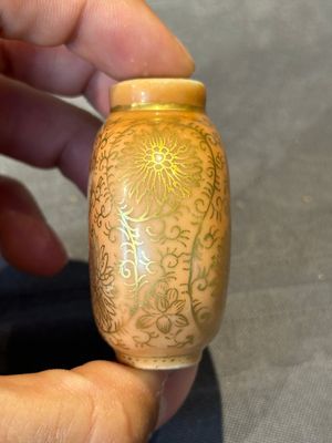Four various Chinese porcelain snuff bottles, 19th C. — foto 11
