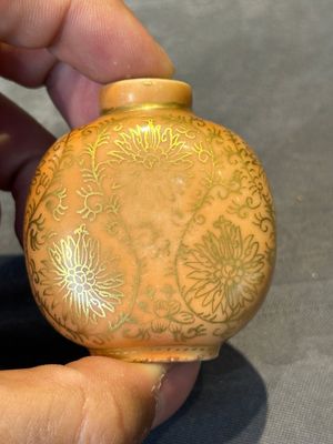 Four various Chinese porcelain snuff bottles, 19th C. — foto 12