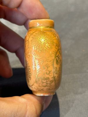 Four various Chinese porcelain snuff bottles, 19th C. — foto 13