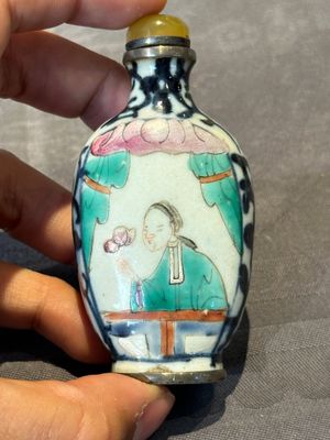 Four various Chinese porcelain snuff bottles, 19th C. — foto 18