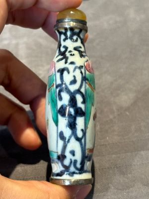 Four various Chinese porcelain snuff bottles, 19th C. — foto 19