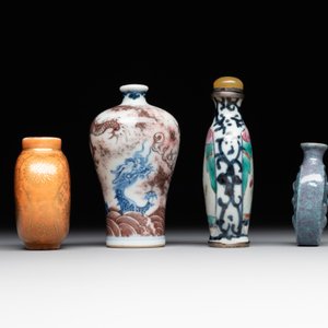 Four various Chinese porcelain snuff bottles, 19th C. — foto 2