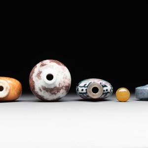 Four various Chinese porcelain snuff bottles, 19th C. — foto 5