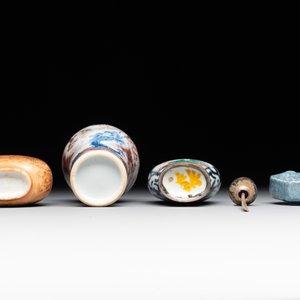 Four various Chinese porcelain snuff bottles, 19th C. — foto 6