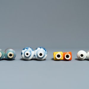 Four various Chinese 'twin' snuff bottles, 19/20th C. — photo 5