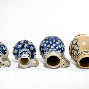 Four Westerwald stoneware jugs, Germany, 17th C. — 照片 7