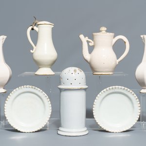 Four white Dutch Delft jugs, a pair of lobed plates and a large shaker, 17/18th C. — photo 1