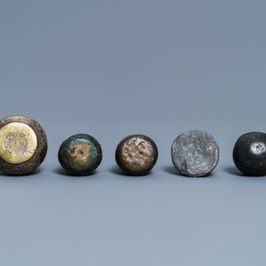 Fourteen bronze weights, France, 16/18th C. — 照片 13