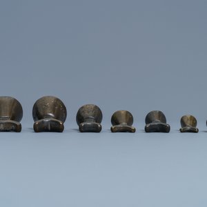 Fourteen bronze weights, France, 16/18th C. — 照片 6