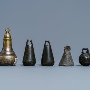 Fourteen bronze weights, France, 16/18th C. — 照片 8