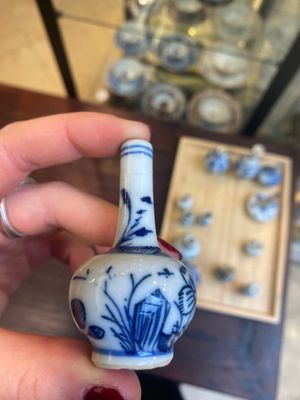 Fourteen Chinese blue and white miniature vases with floral design, Kangxi — 照片 11