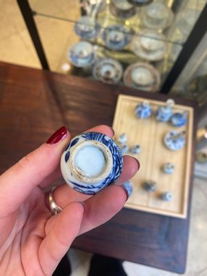 Fourteen Chinese blue and white miniature vases with floral design, Kangxi — 照片 12