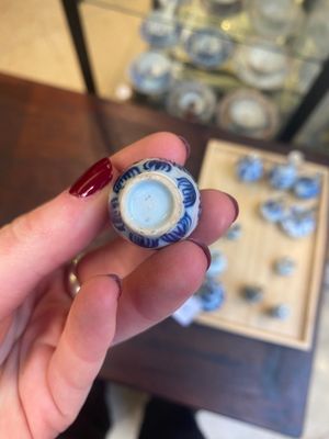 Fourteen Chinese blue and white miniature vases with floral design, Kangxi — 照片 14