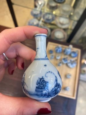 Fourteen Chinese blue and white miniature vases with floral design, Kangxi — 照片 21