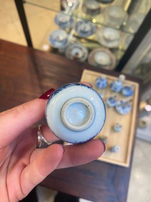 Fourteen Chinese blue and white miniature vases with floral design, Kangxi — 照片 22
