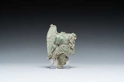 Fragment d'applique hellénistique ou romain en bronze figurant Nike, Italie, probablement 2ème/3ème avant J.C.