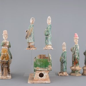A collection of Chinese pottery funerary figures incl. horseriders, Ming Dynasty — photo 2