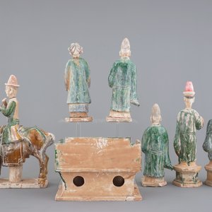 A collection of Chinese pottery funerary figures incl. horseriders, Ming Dynasty — photo 3