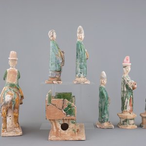A collection of Chinese pottery funerary figures incl. horseriders, Ming Dynasty — photo 4