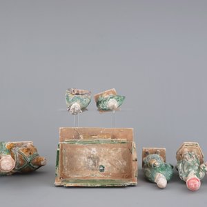 A collection of Chinese pottery funerary figures incl. horseriders, Ming Dynasty — photo 5