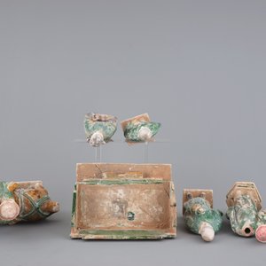 A collection of Chinese pottery funerary figures incl. horseriders, Ming Dynasty — photo 6