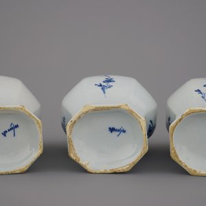 Garniture 3 pièces en faïence de Delft, bleu et blanc, décorations d'oiseaux, 18e — photo 2