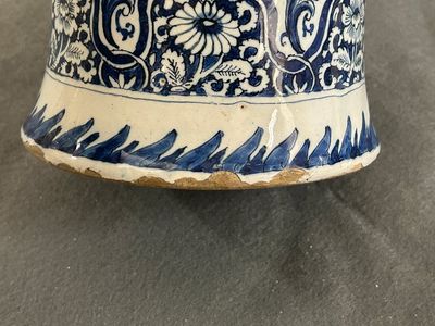 Garniture de cinq vases en faïence de Delft en bleu et blanc, 1er quart du 18ème — photo 18
