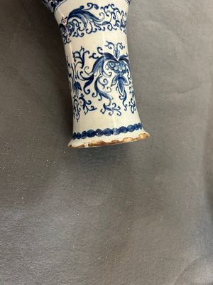 Garniture de cinq vases en faïence de Delft en bleu et blanc, 1er quart du 18ème — photo 2