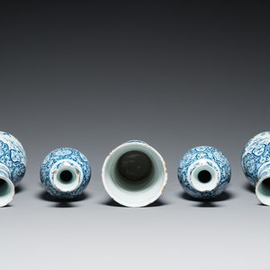 Garniture de cinq vases en faïence de Delft en bleu et blanc, 1er quart du 18ème — photo 6