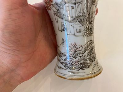 Garniture de cinq vases en porcelaine de Chine à décor de paysages en grisaille, Yongzheng — photo 20