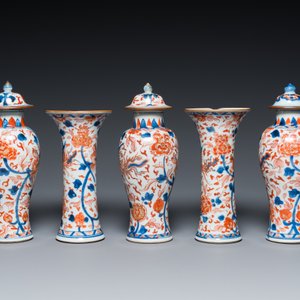 Garniture de cinq vases en porcelaine de Chine de style Imari à décor de phénix, Kangxi/Yongzheng — photo 2