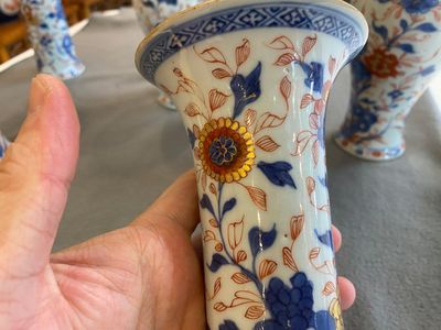 Garniture de six vases en porcelaine de Chine de style Imari à décor floral, Kangxi — photo 5