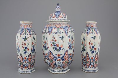 Garniture en 3 pièces en faïence de Delft, décor cachemire, env. 1700