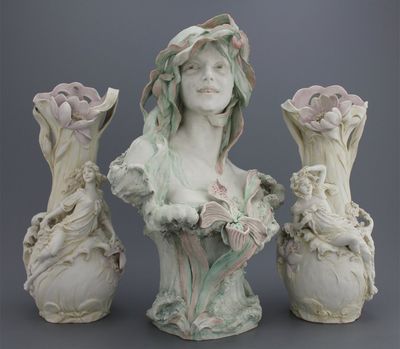 Garniture impressionant art nouveau, Royal Dux, buste et deux vases, fin 19e-début 20e
